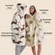 thumbnail image 2 of Manta portátil con capucha Bedsure Sherpa con capucha y estampado de gato, 2 of 6