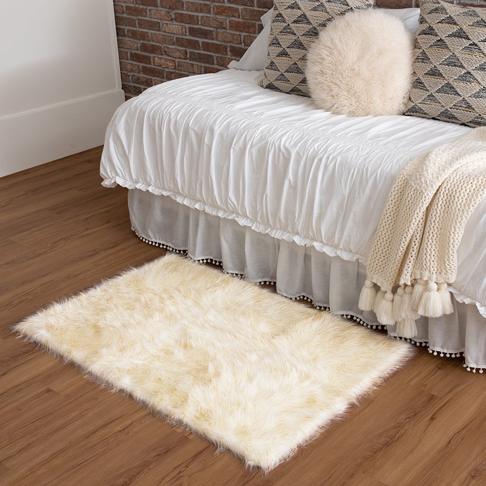 Mainstays White Faux Fur Rug Non-Skid Fluffy Floor Rug, 30x46 