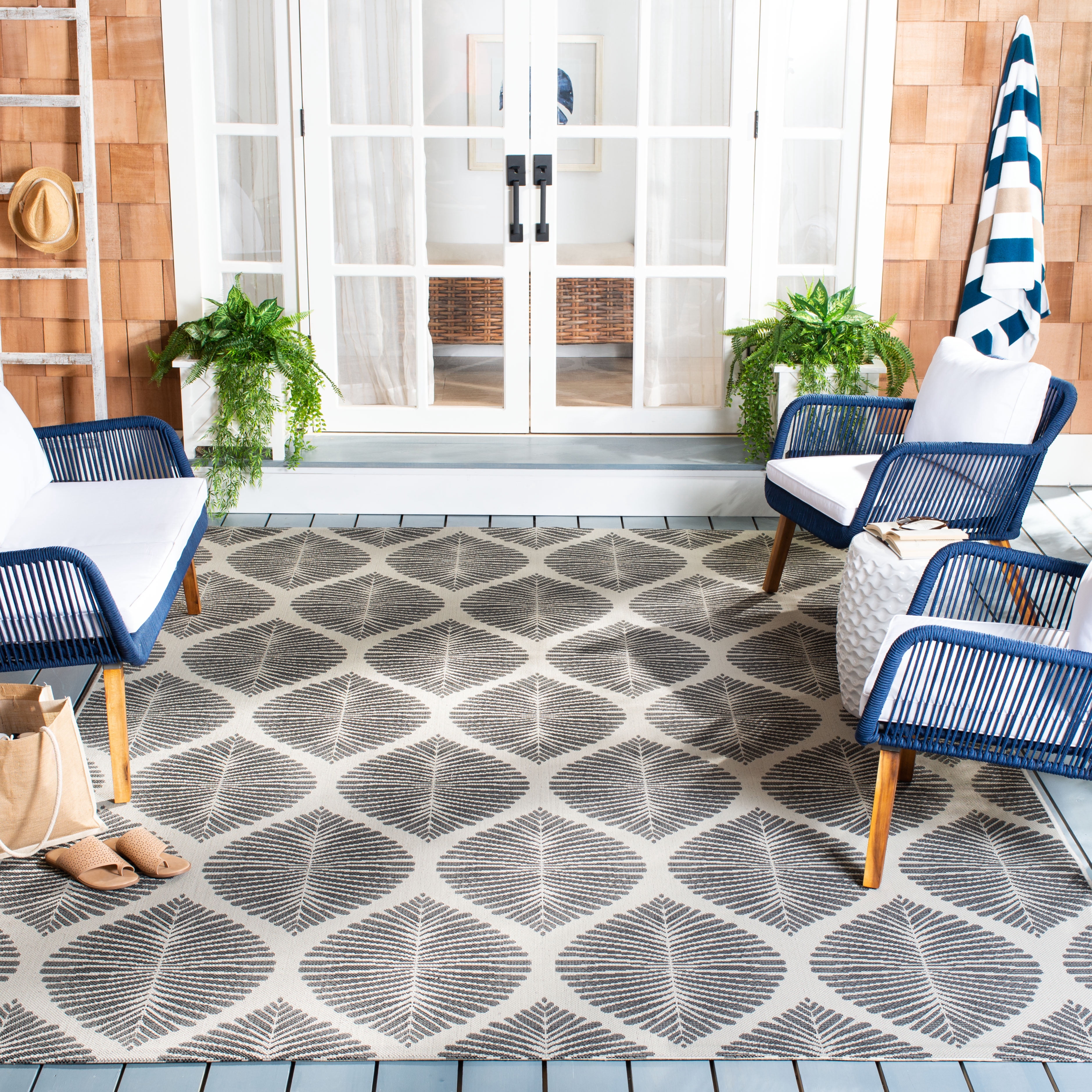 Safavieh Courtyard Deborah Geometric Indoor/Outdoor Area Rug, Gray/Light Gray, 8' x 11'