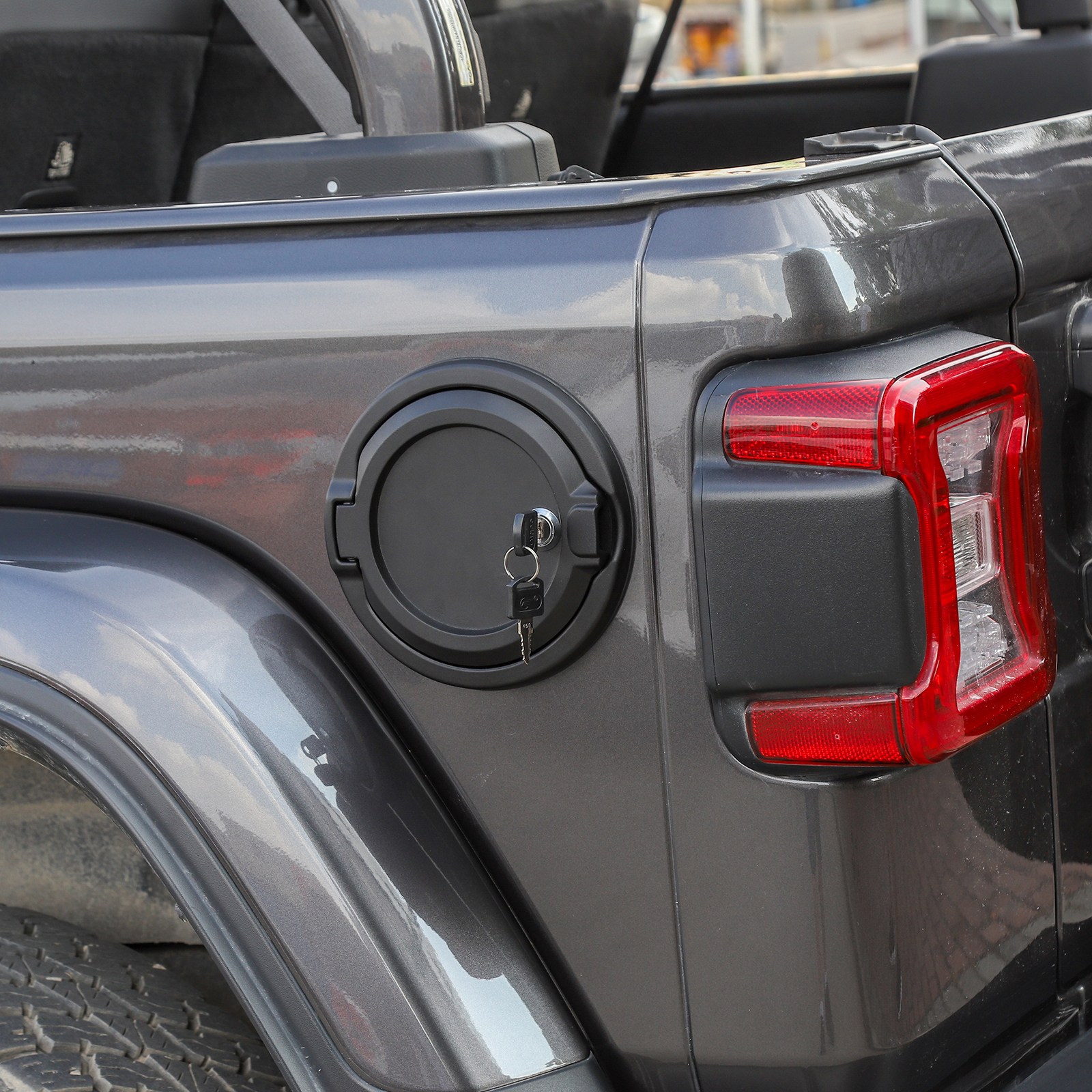 CheroCar Gas Cap with Locking Fuel Tank Door Cover for Jeep Wrangler JL JLU  2018-2023 Black