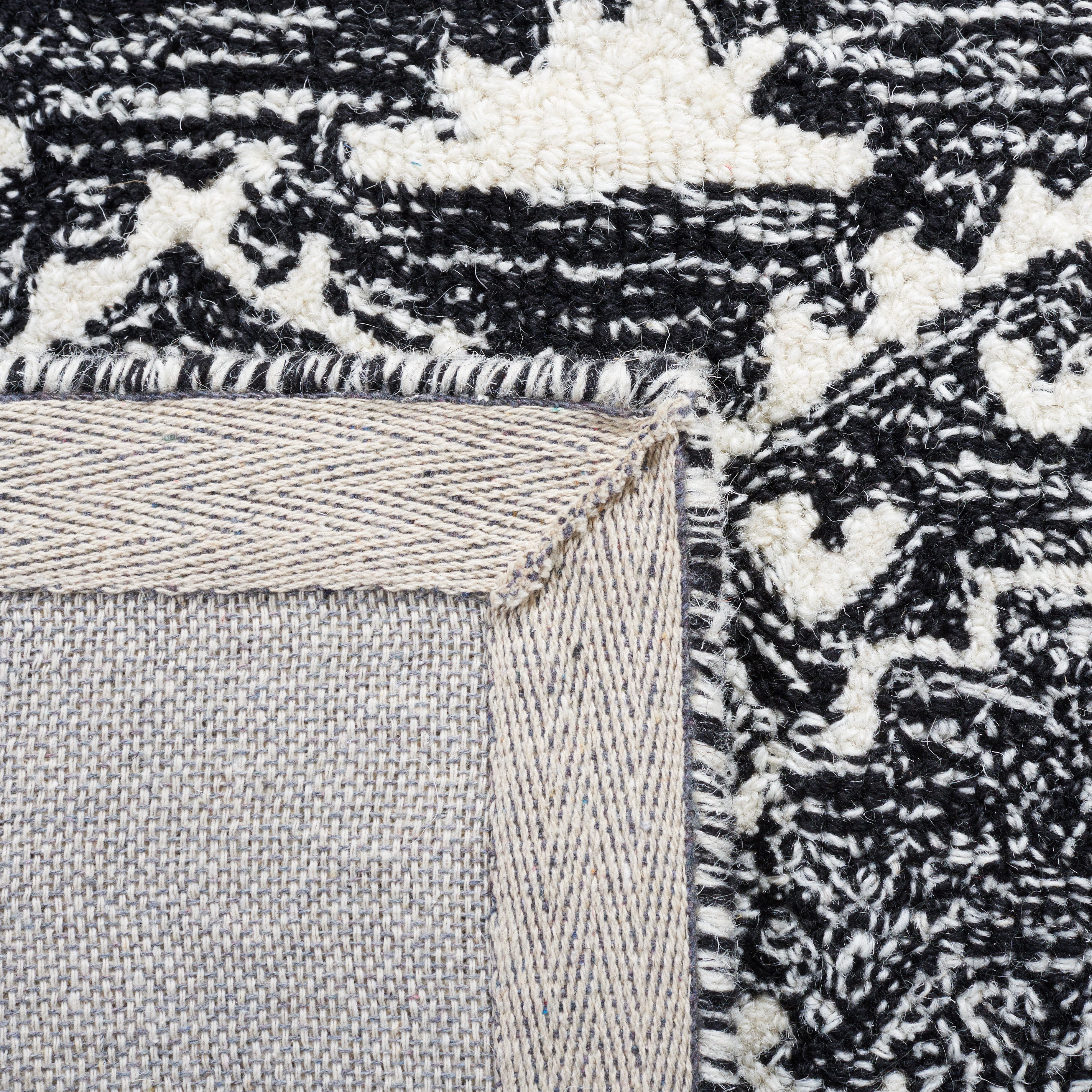 SAFAVIEH Metro Emelly Southwestern Area Rug, Black/Ivory, 6' x 6' Round