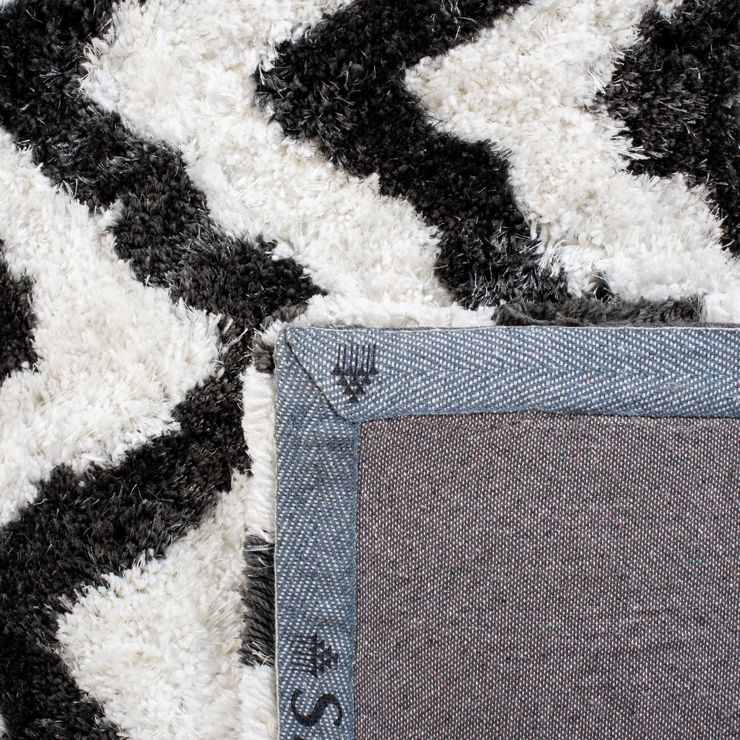 Safavieh Barcelona Carmella Zigzag Stripes Shag Area Rug