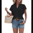 thumbnail image 2 of Blusa con Bordado de Ojales para Mujer, Cuello en V, Botones, Corta con Volantes y Detalle de Corte. Negro S, 2 of 9