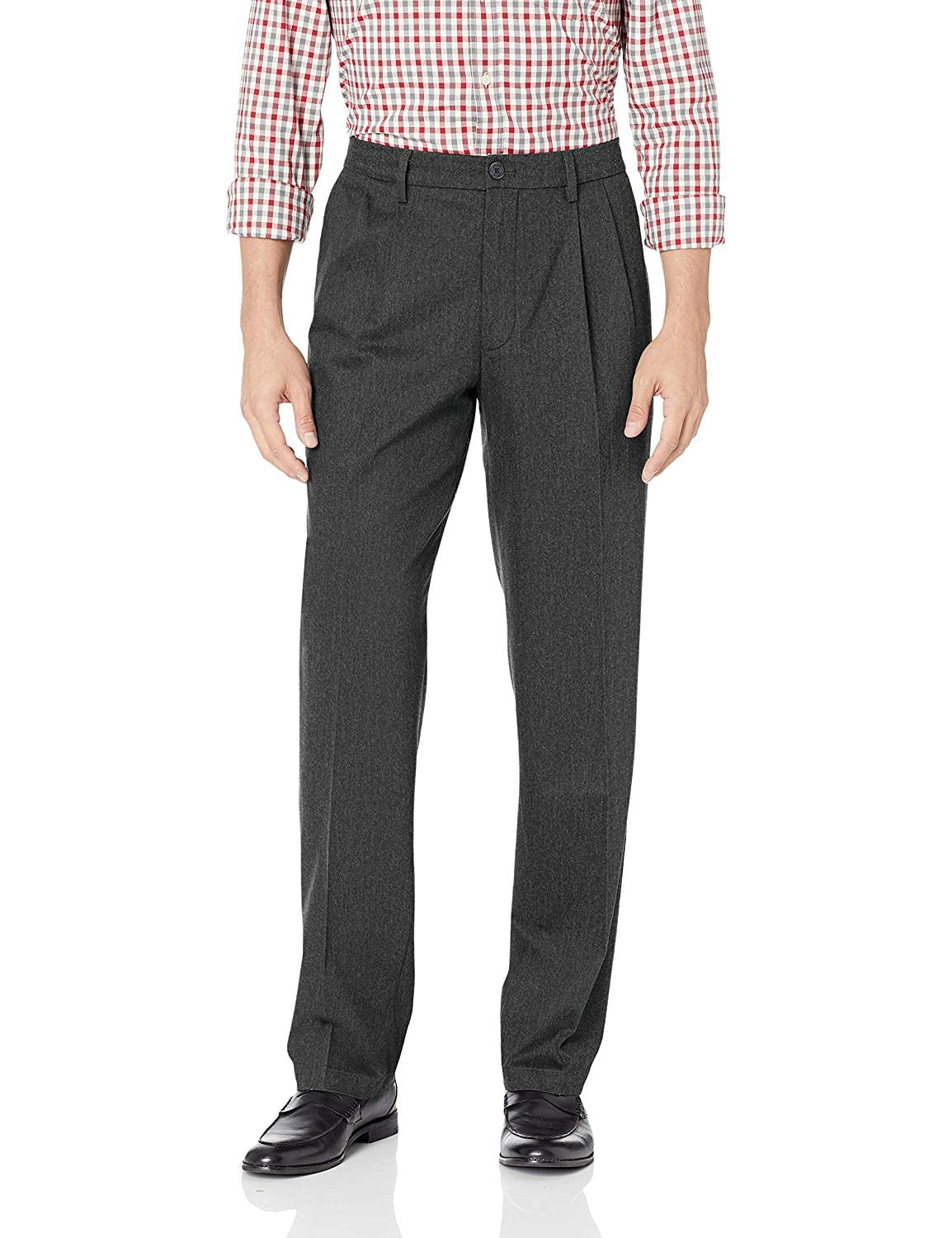 Dockers Men/'s Classic Fit Stretch Signature Khaki Pant-Pleated D3