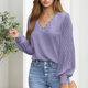 thumbnail image 3 of Top de manga larga con cuello en V y ribete de encaje para mujer - Blusa con detalle de ojales, poliéster/spandex, informal/playa - Tallas S-XXL, 3 of 6