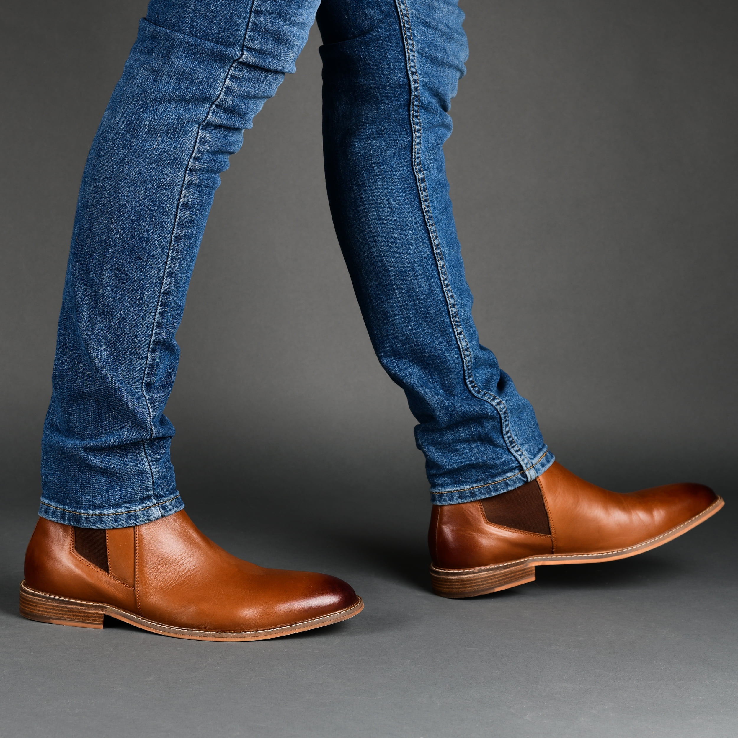 Thomas & Vine Mens Corbin Pull-on Round Toe Chelsea Boot 