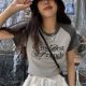thumbnail image 3 of Camiseta estampada de manga corta para mujer, cuello redondo holgado, blusa estampada elegante para uso informal, gris S, 3 of 8