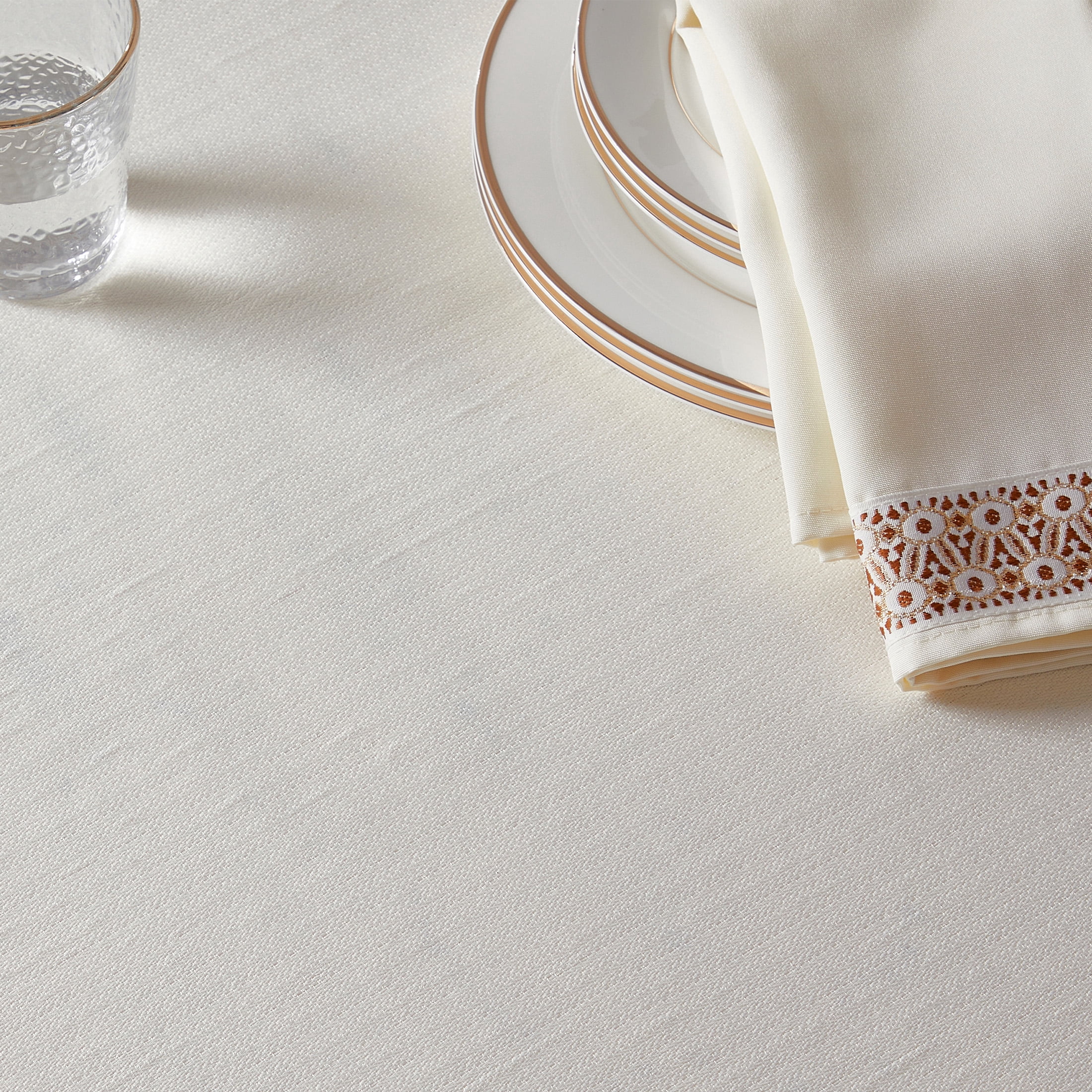 Sofia Home Jacquard 70" Round Tablecloth, Cream by Sofia Vergara