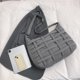 thumbnail image 4 of Bolso Hobo Hombro Mano Acolchado Correa Ajustable Nailon para Mujer Con Color Sólido Viajes, 4 of 7