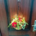 thumbnail image 2 of Injueey Cesta de flores de Navidad Ventana de la pared del hogar Disposición de la escena Luces LED colgantes Guirnalda artificial colgante de Navidad Kits de decoración para fiestas Injueey HA067929-00, 2 of 6