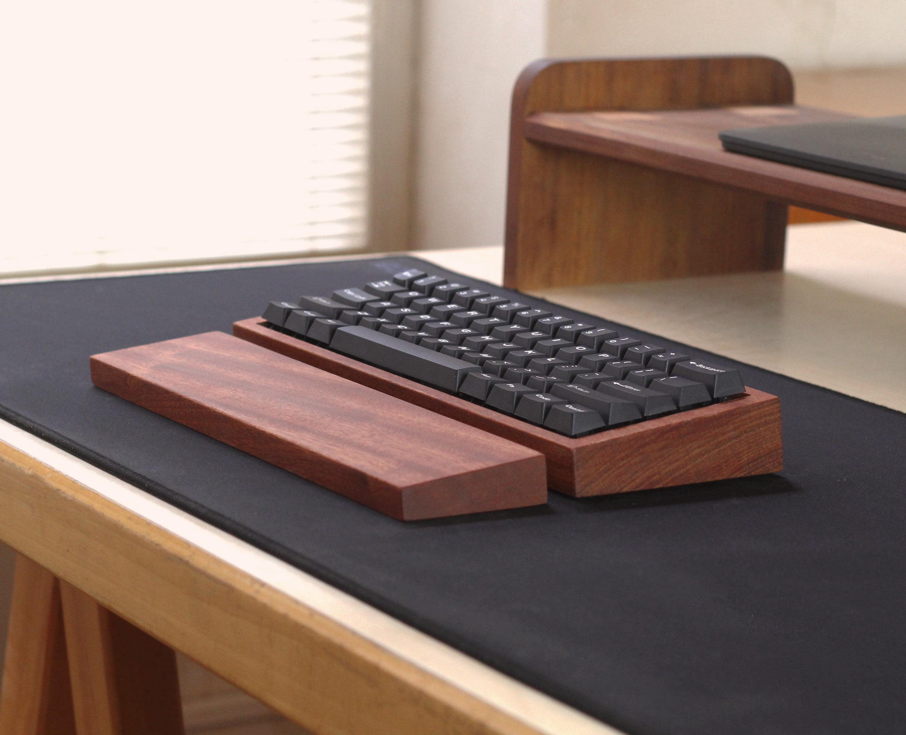 Prebuilt Mechanical Keyboard, Wooden Design with Customizable Keys, High-Quality Switches, for Gaming and Typing with Wrist Rest