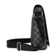 thumbnail image 2 of Bolso bandolera deportivo de cuero con cuadros informales para hombre, 2 of 3
