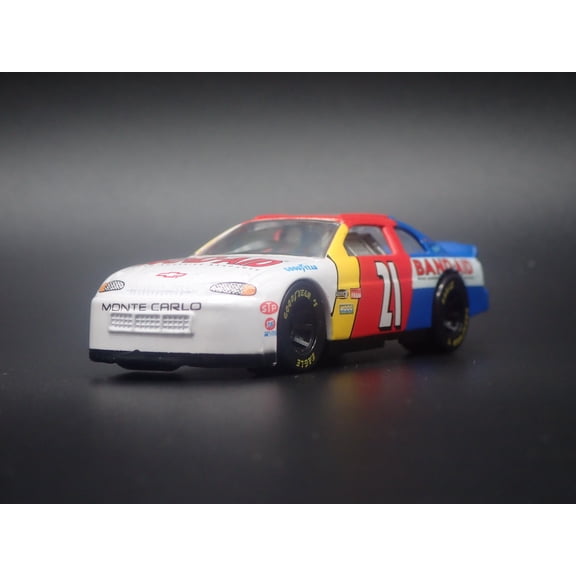 (Open Box) 1998 CHEVY MONTE CARLO 21 MICHAEL WALTRIP BAND AID NASCAR 1:64 SCALE DIORAMA DIECAST CAR
