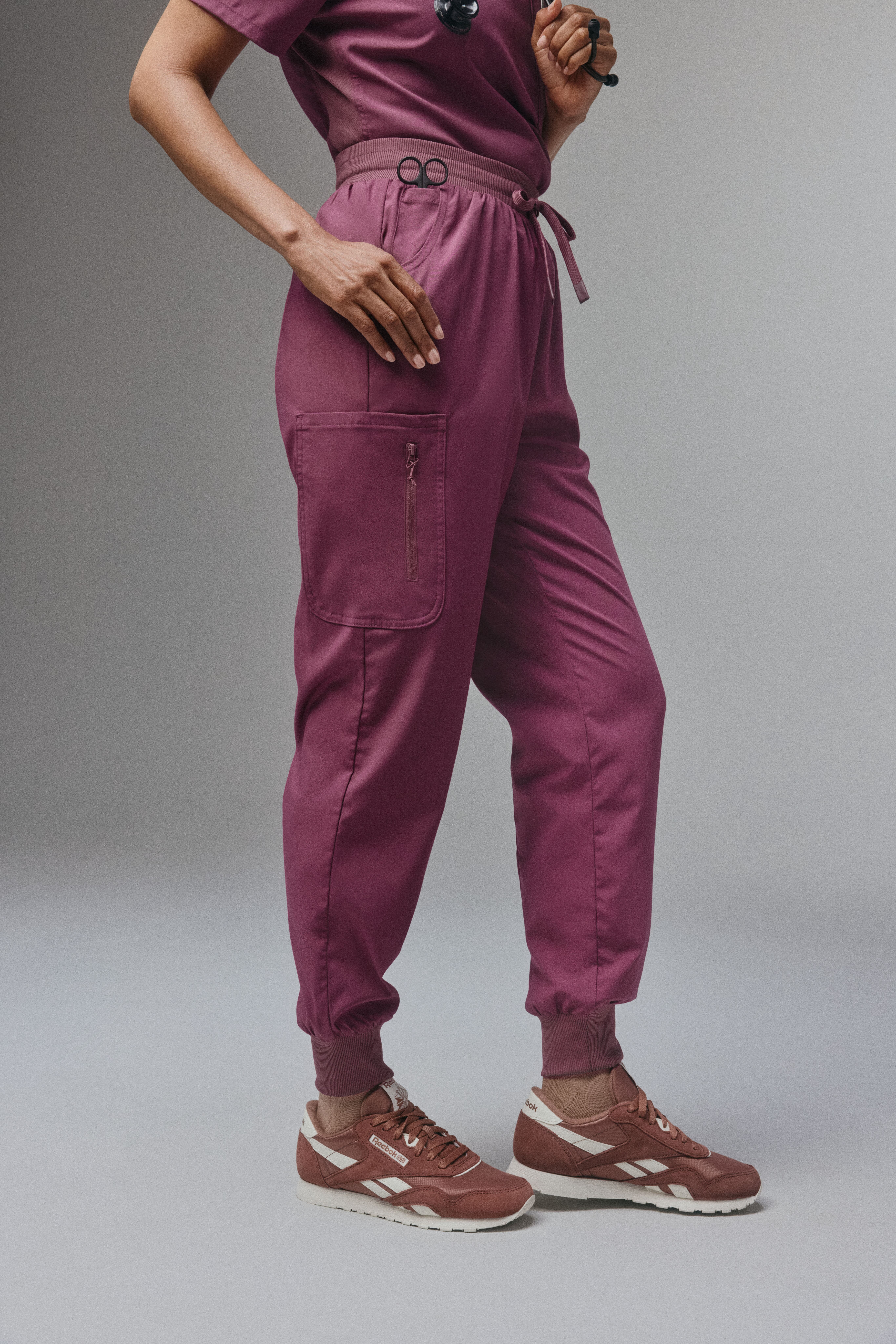 Reebok Women's Scrubs Jogger Scrub Pant, 1 Pack, Sizes S - 3XL