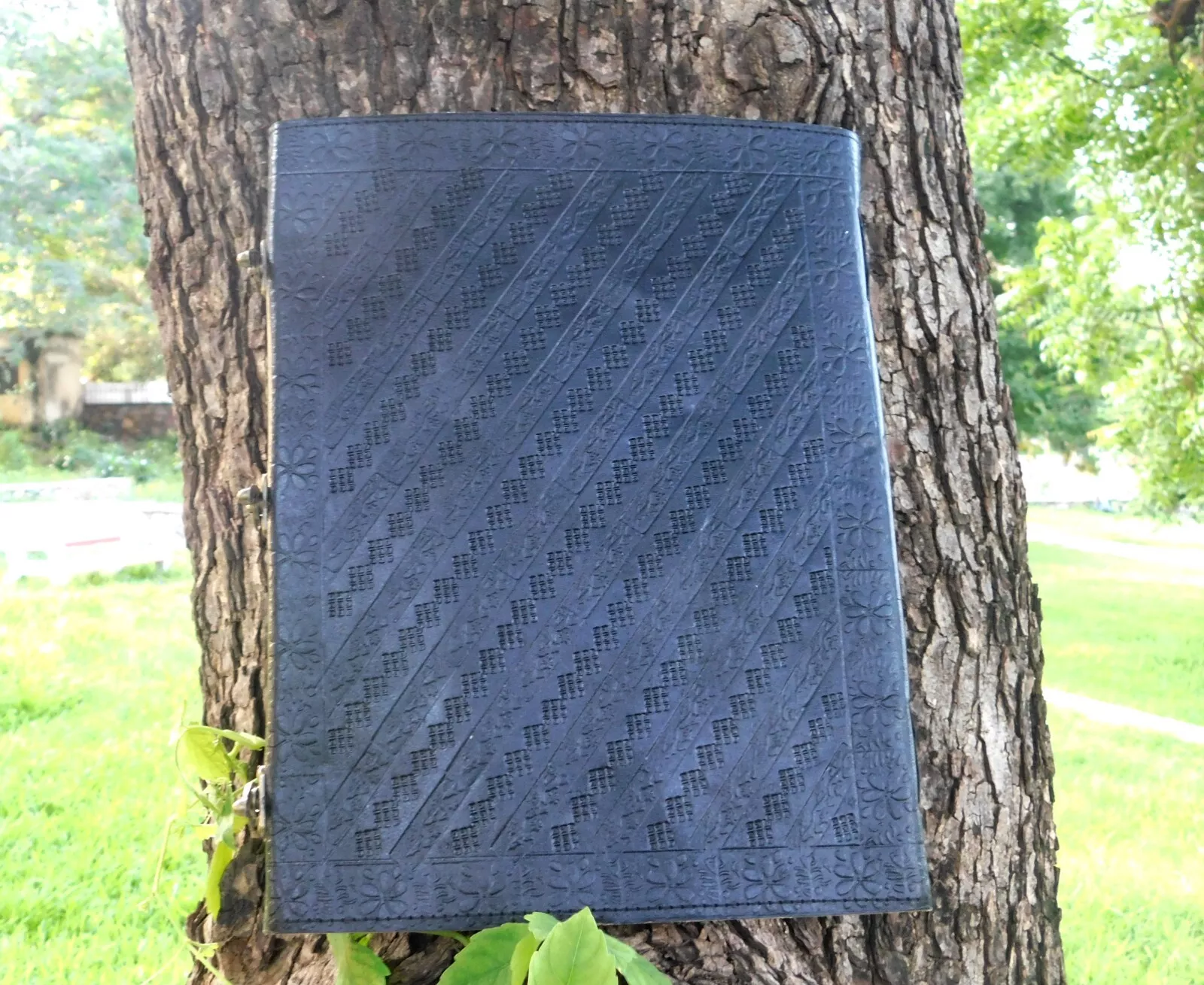 Handcrafted Embossed Tree Of Life Design Vintage Leather Bound Journal Seven Stone Diary Blank Notebook For Men & Women