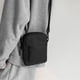 thumbnail image 4 of Bolso bandolera cruzado en el pecho y hombro | Monedero de viaje para hombres y mujeres | Mochila pequeña y ligera de una correa | Se adapta a una tableta de 7.9" | Correa ajustable | Orificio para, 4 of 6