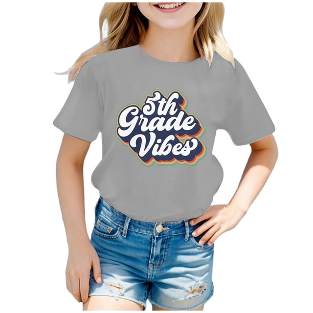 TIEVOSA T-Shirt d'Été à Manches Courtes pour Filles, Coupe Ample Décontractée, Col Rond, Imprimé Lettre Dessin Animé Mignon, Tee-Shirt Graphique Confortable et Respirant pour 3-10 Ans, Usage Quotidien pour 2-3 Ans (Gris)