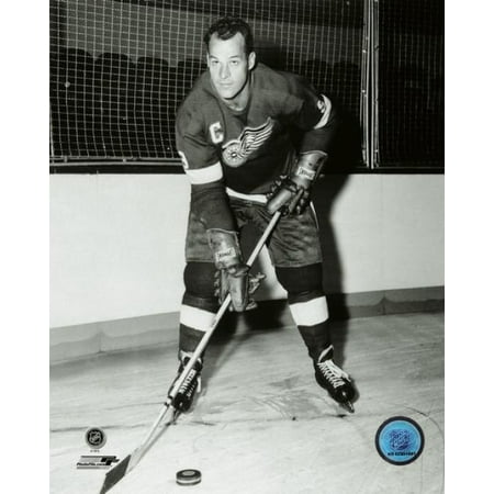 - Gordie Howe 1962 Posed Photo Print