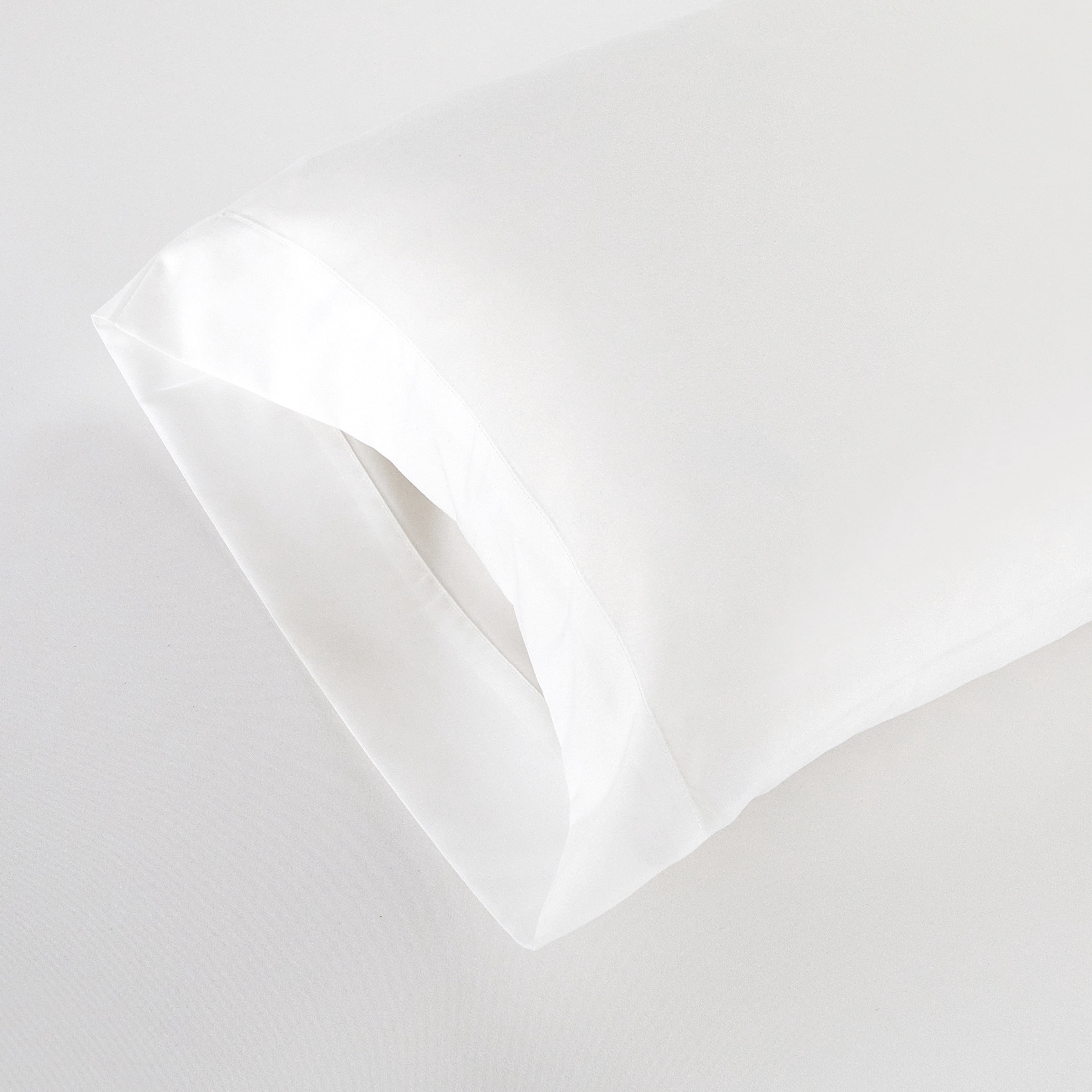 Urban Shop Double Sided Tech Pocket Fitted Sheet with Pillowcase, Full, White