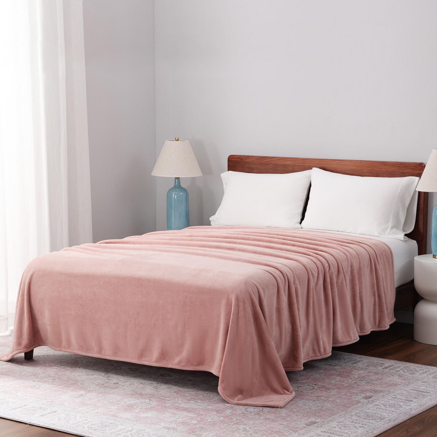 OVERSIZED PLUSH BLANKET