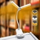 thumbnail image 1 of Luz LED de doble cabeza para libros • 3 colores y 8 niveles de brillo • 80 horas de duración • USB-C recargable • Batería de 1000mAh • Lámpara de escritorio con pinza, 1 of 3