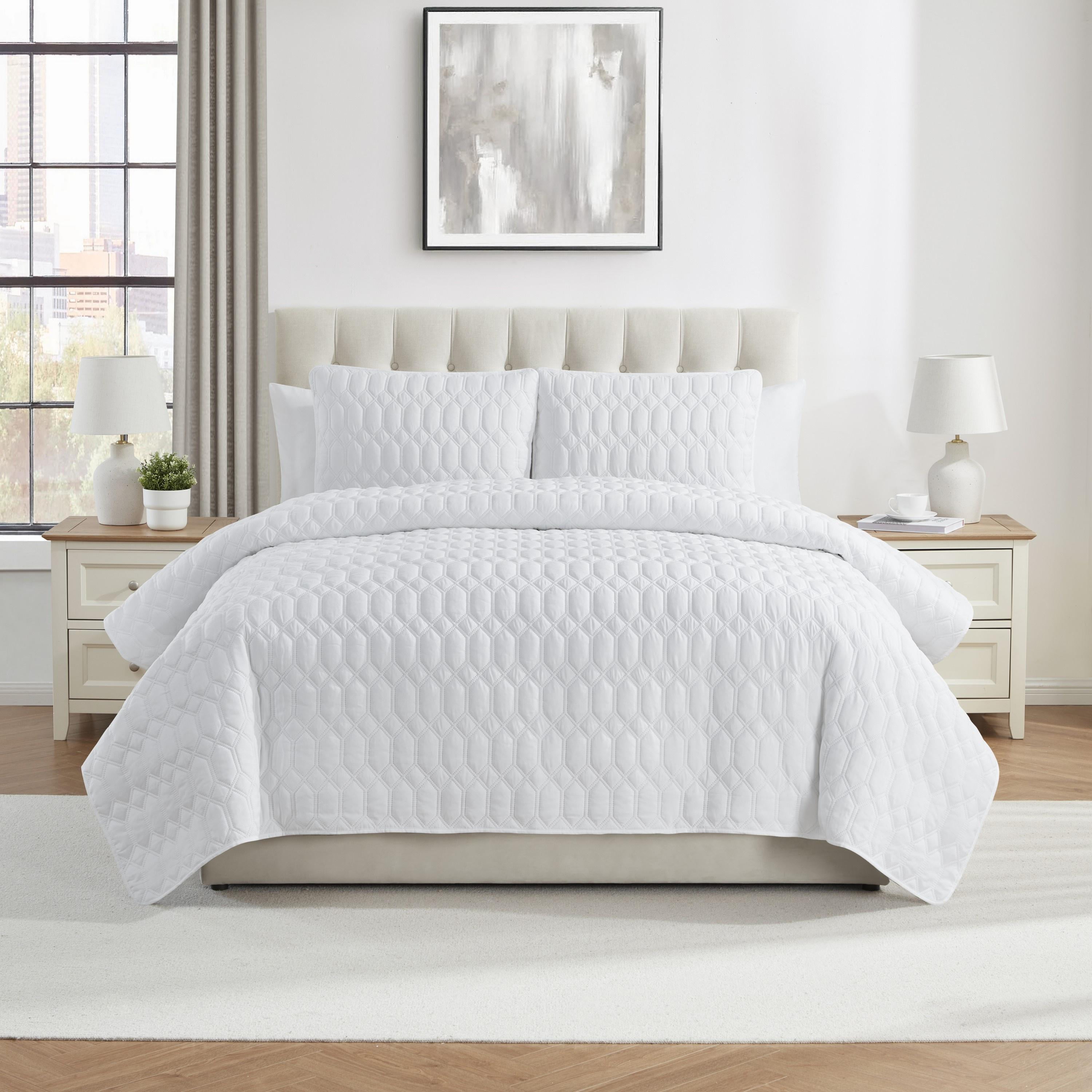 VCNY Home Diamond 3-Piece White Textured Pinsonic Quilt Set, King, Adult, Unisex