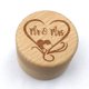 thumbnail image 5 of Caja redonda de madera para anillos de boda de haya con letras Mr & Mrs en la superficie, 5 of 8