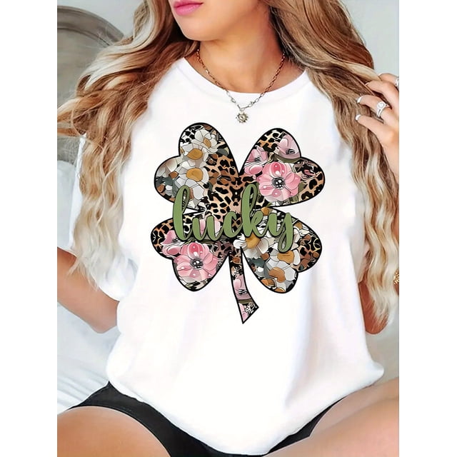 Camiseta deportiva informal sencilla de manga corta con cuello redondo y estampado de leopardo de la suerte creativo para mujer, con patrón de trébol de cuatro hojas, cómoda para el verano durante las