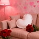 thumbnail image 4 of Funda de almohada con volantes en forma de corazón | Funda de cojín decorativa romántica con ribete en contraste, 4 of 6