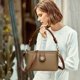 thumbnail image 3 of Bolso de Mano Xihbxyly de Alta Gama Otoño E Invierno Pequeño Versátil para Viajes y Hombro, 3 of 5