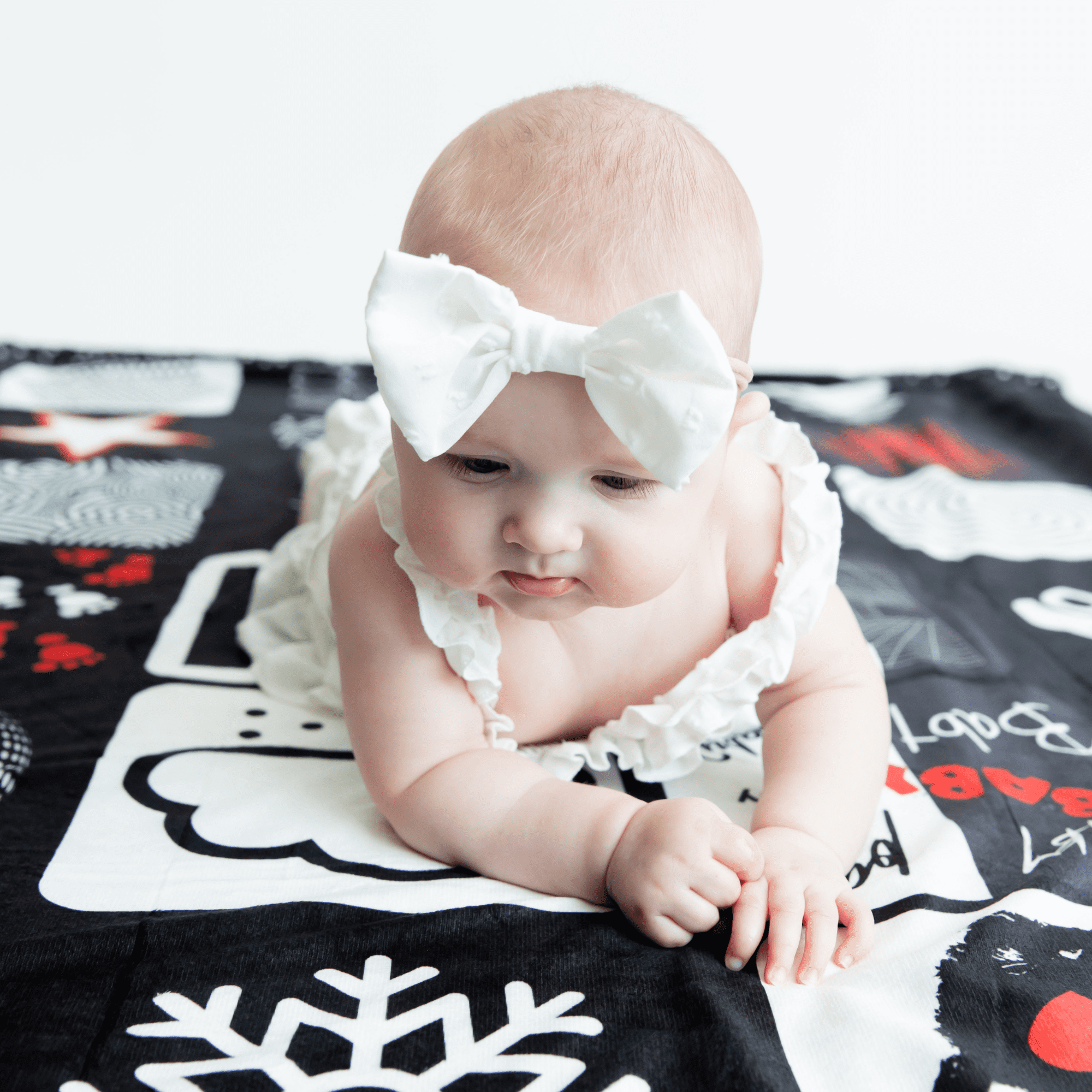 ​Baby Geometrics High-Contrast Baby Floor Blanket – Black & White Tummy Time Mat​