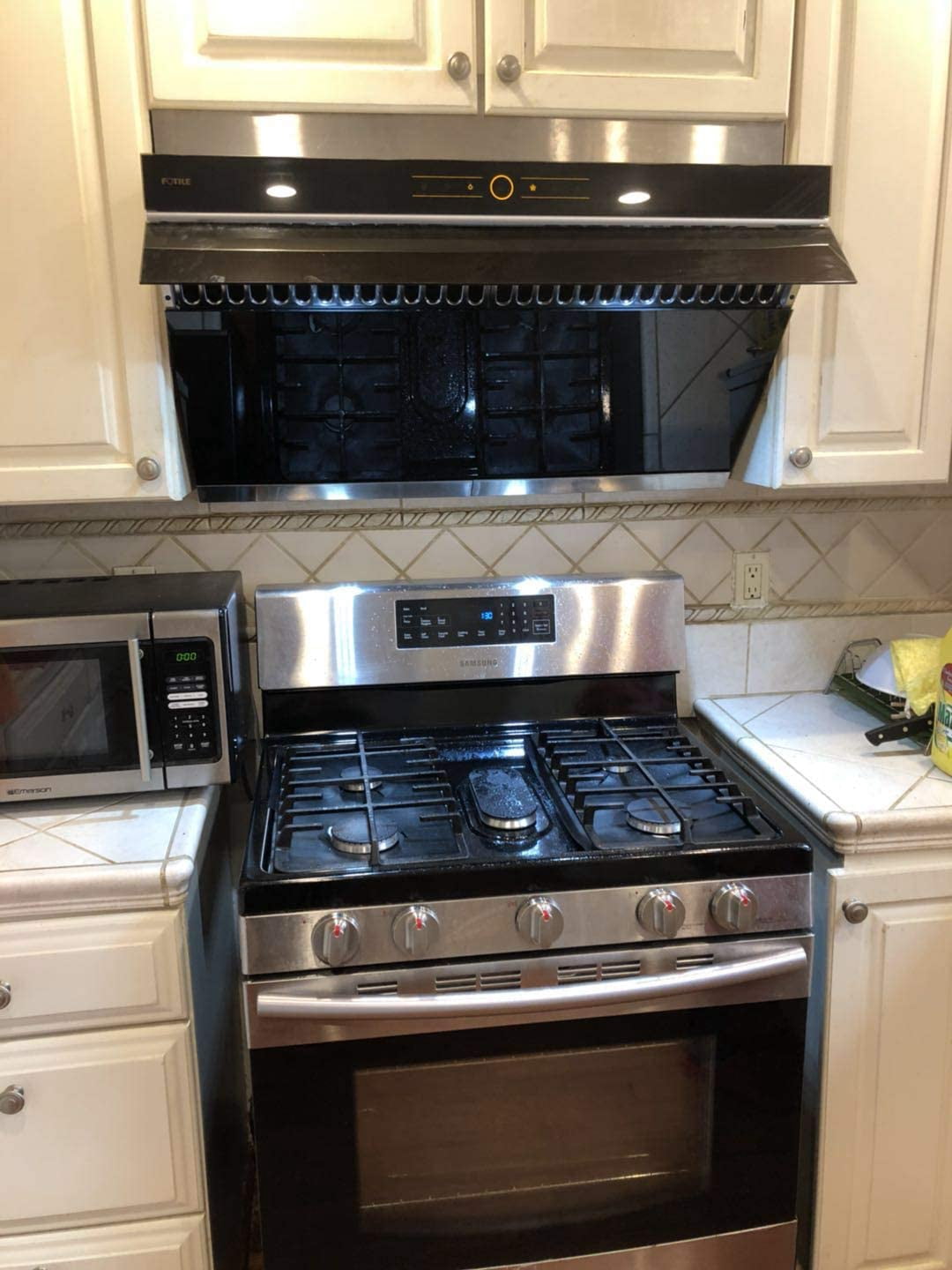 FOTILE JQG9001 36" 850 CFM Under Cabinet or Wall Mount Range Hood with 2 LED lights and Touchscreen in Onyx Black Tempered Glass