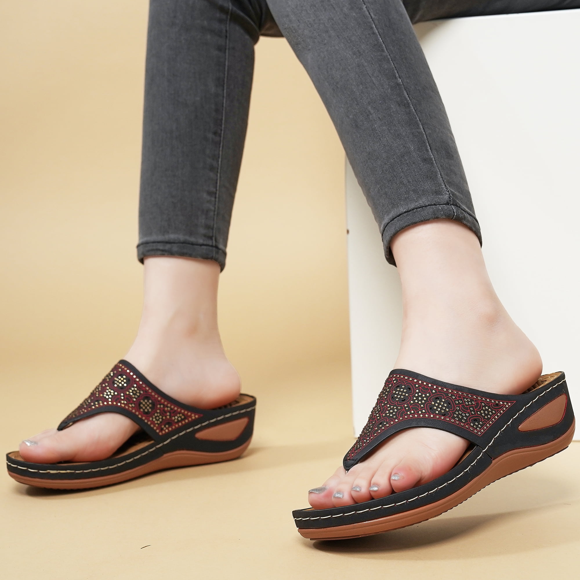 Womens Sandals Flip Flops for Women with Arch Support Cushion Summer Casual Rhinestone Wedge Sandal Shoes Massage Function