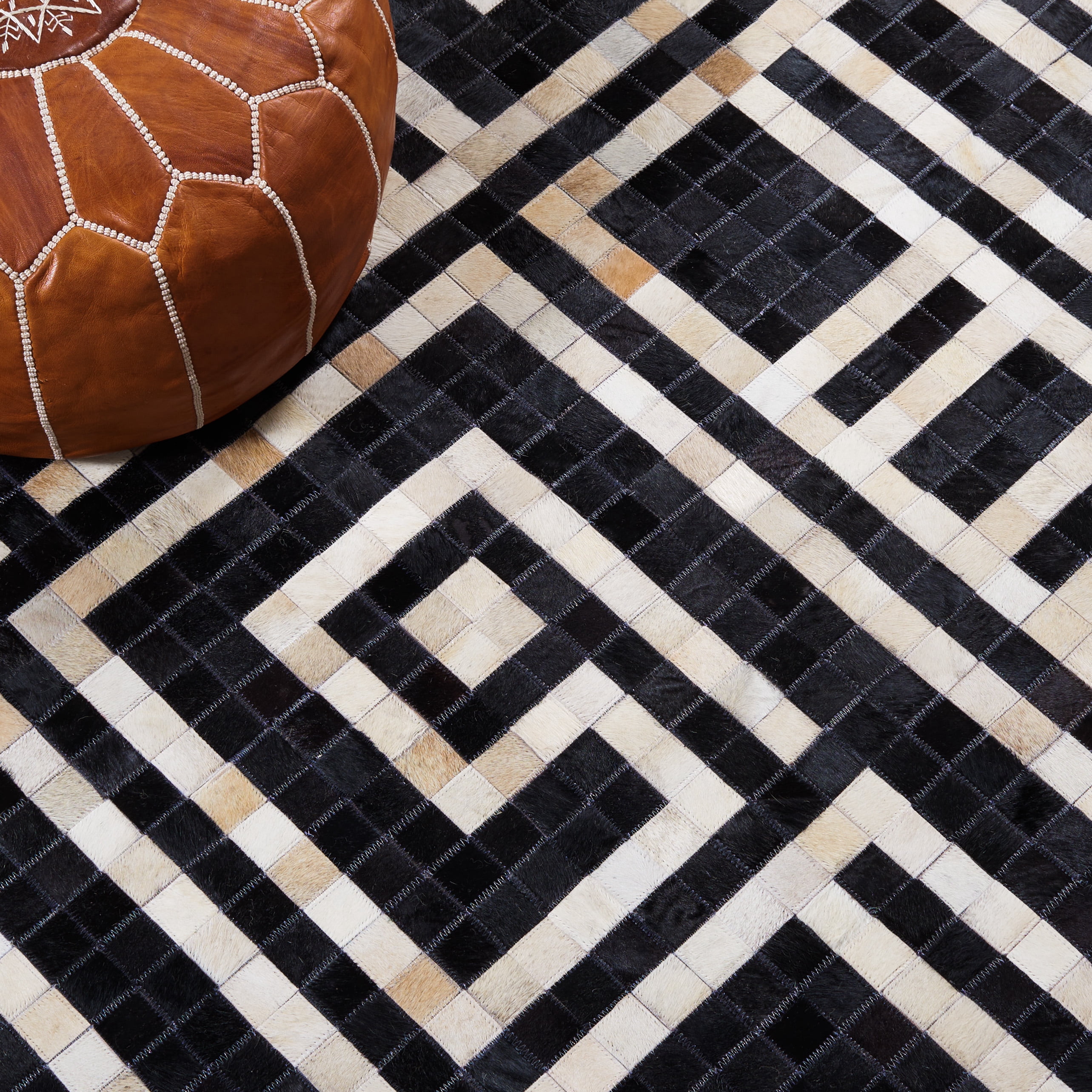 SAFAVIEH Studio Leather Ronnette Geometric Area Rug, Black/Ivory, 6' x 6' Round