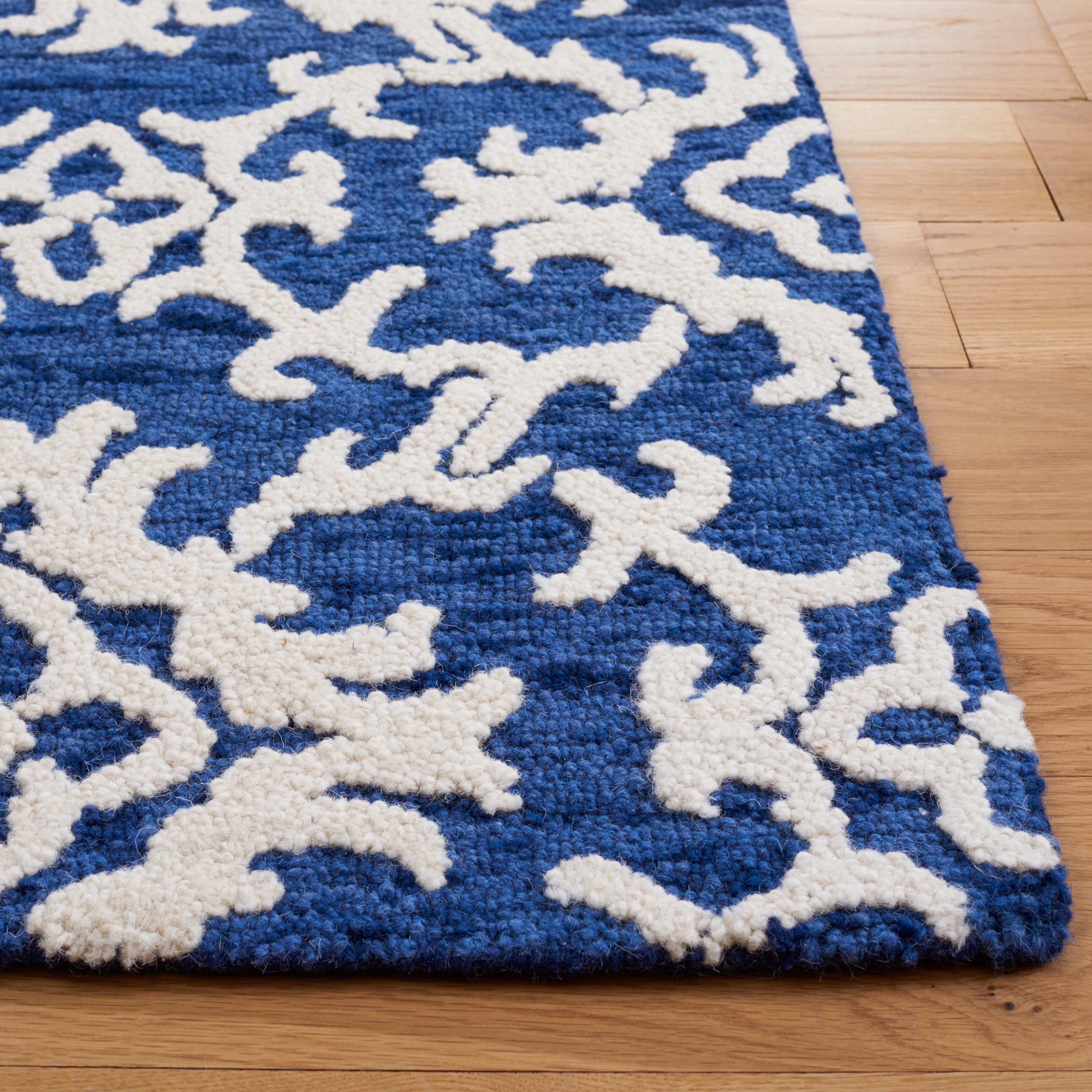 SAFAVIEH Blossom Cletus Geometric Wool Area Rug, Navy/Ivory, 6' x 9'