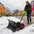 thumbnail image 1 of YUSAZENS Pelle à Neige avec Roues pour Entrée, Pelle Pousse-Neige Robuste de 29 Po de Large, Lame Inclinée, Poignée Ajustable, Déneigement Efficace pour Chaussée, 1 of 8