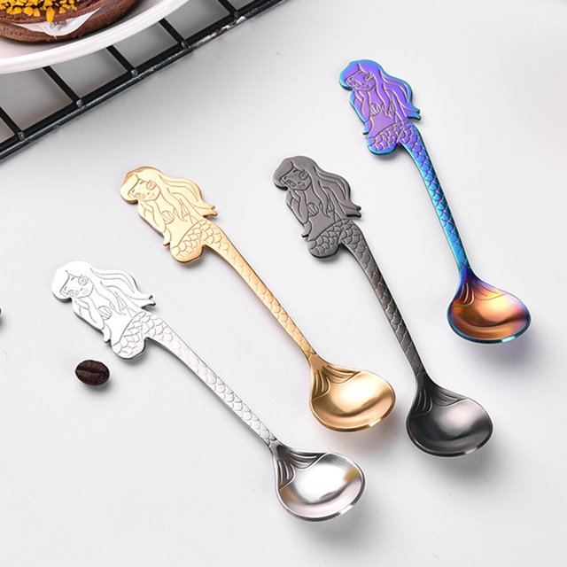 Cuchara de acero inoxidable 304 con diseño de sirena, ideal para café, té y postres, acabado dorado brillante, fácil de limpiar, perfecta para regalos y ocasiones especiales.