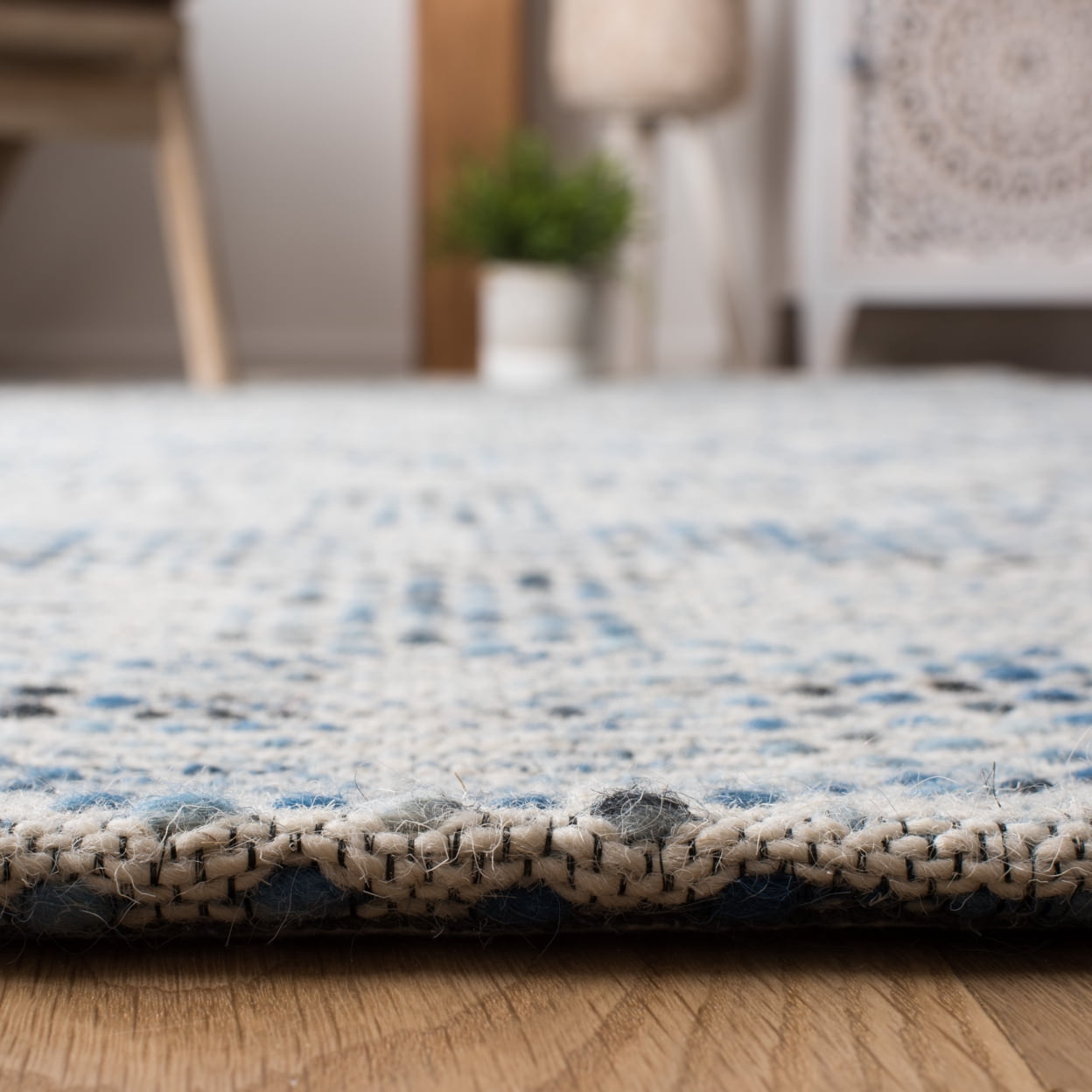 SAFAVIEH Marbella Johann Abstract Area Rug, Navy/Beige, 3' x 5'