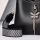 thumbnail image 3 of Bolso Hombro para Mujer Con Borla Mariposa Piel Sintética Color Sólido, 3 of 9