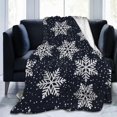 thumbnail image 1 of Manta navideña con diseño de copos de nieve dorados y morado para vacaciones de invierno, mantas de franela súper suaves y livianas para sofá cama, mantas de decoración navideña cálidas y acogedoras, 1 of 8