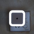 thumbnail image 3 of Luces nocturnas enchufables a la pared, sensor de anochecer a amanecer, tamaño compacto, eficiencia energética, larga duración, luces nocturnas para pasillo, dormitorio, guardería, luz blanc, 3 of 4