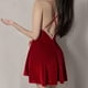 thumbnail image 3 of Camisón corto de terciopelo para mujer, color liso, sin espalda, con tirantes, de poliéster., 3 of 4