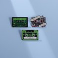 thumbnail image 2 of Juego de broches con cinta de casete verde, estilo musical retro, 2 of 2