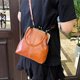 thumbnail image 5 of Bolso bandolera de piel suave con diseño nostálgico de primavera para mujer, 5 of 6