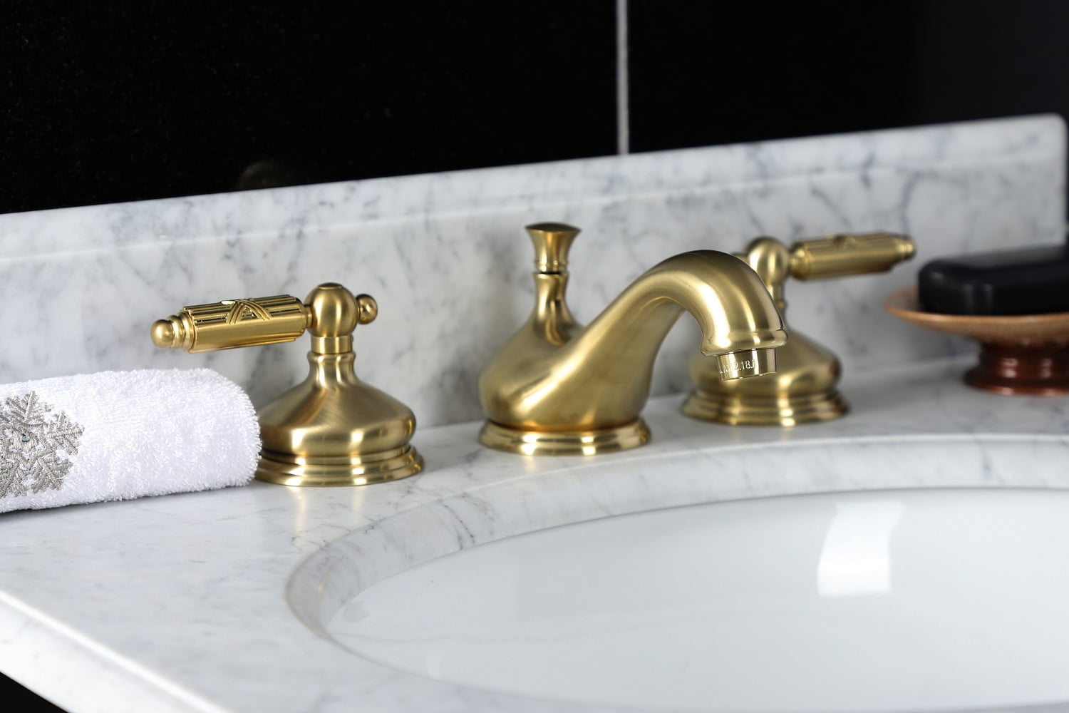 Kingston Brass KS1167GL 8 in. Widespread Bathroom Faucet, Brushed Brass