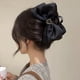 thumbnail image 5 of Elegante horquilla de alta gama con forma de tiburón y pinza para el pelo de plumas negras grandes para mujer, 5 of 6