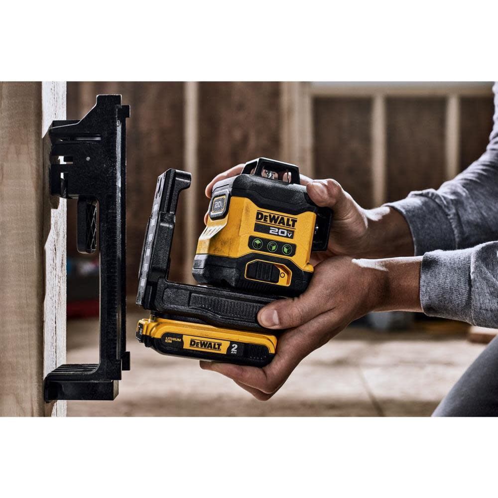 DEWALT Atomic Line Laser, 40m to 100m, 0.09oz