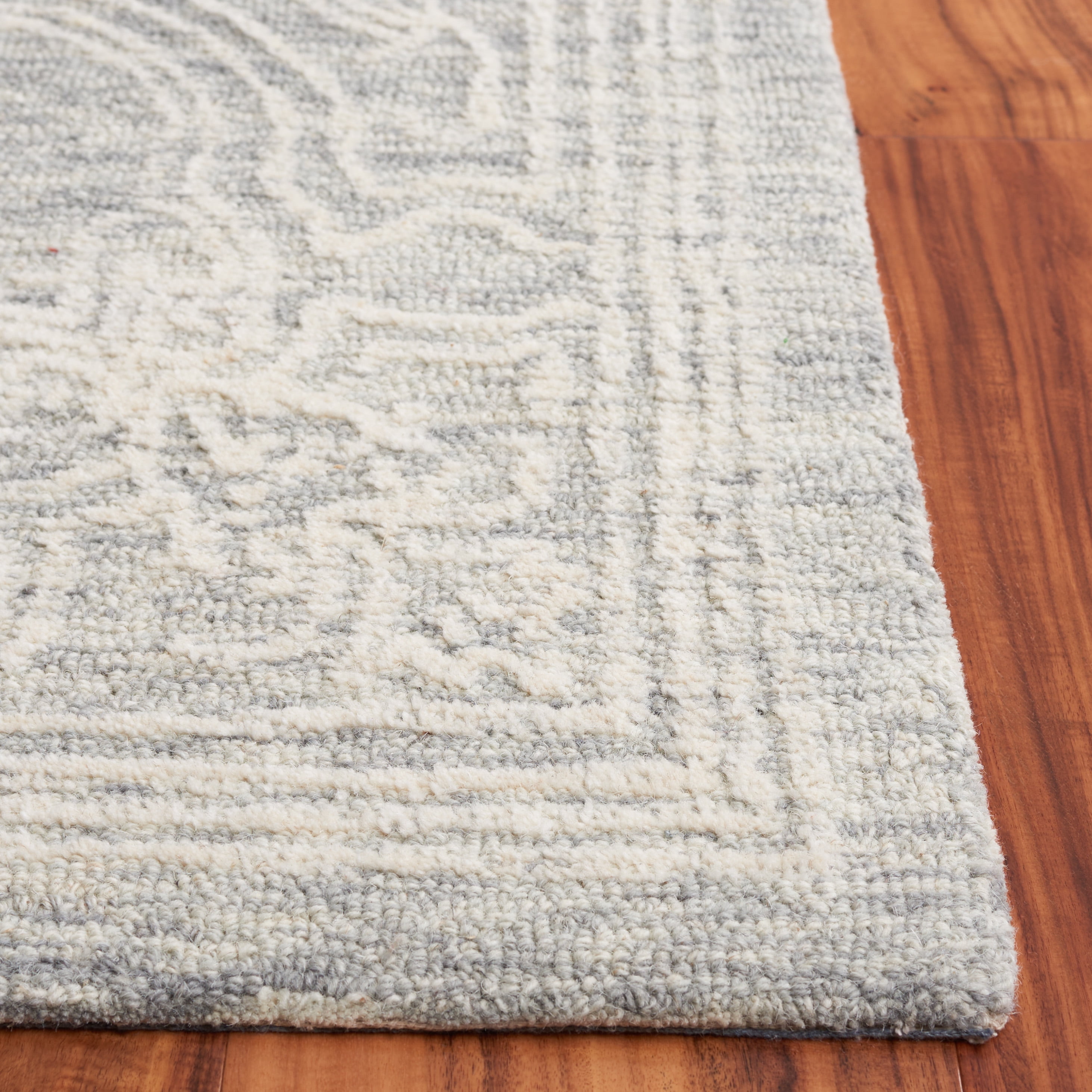 SAFAVIEH Ebony Aindreas Traditional Area Rug, Ivory/Grey, 8' x 10'