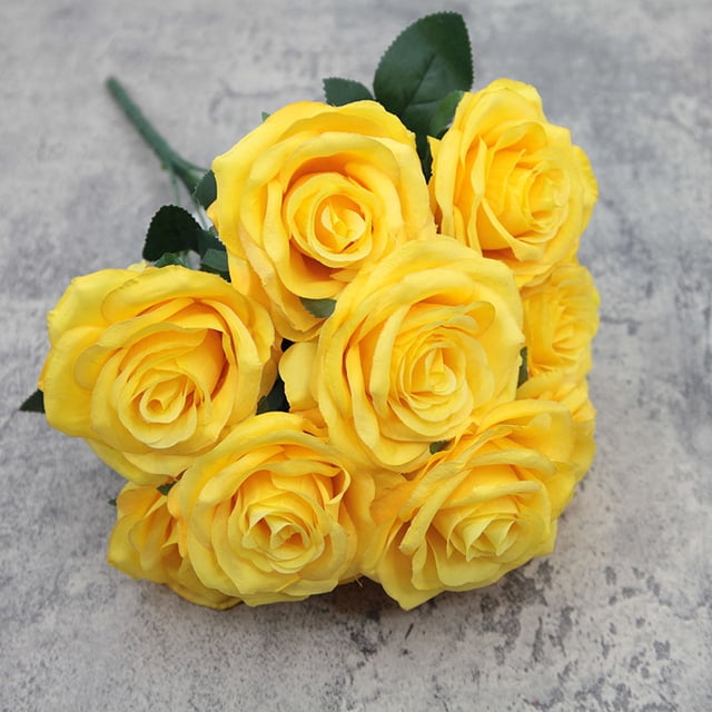 Xiao Hua Un ramo de 10 rosas color crema con capullos de 43 cm de largo. Color amarillo.