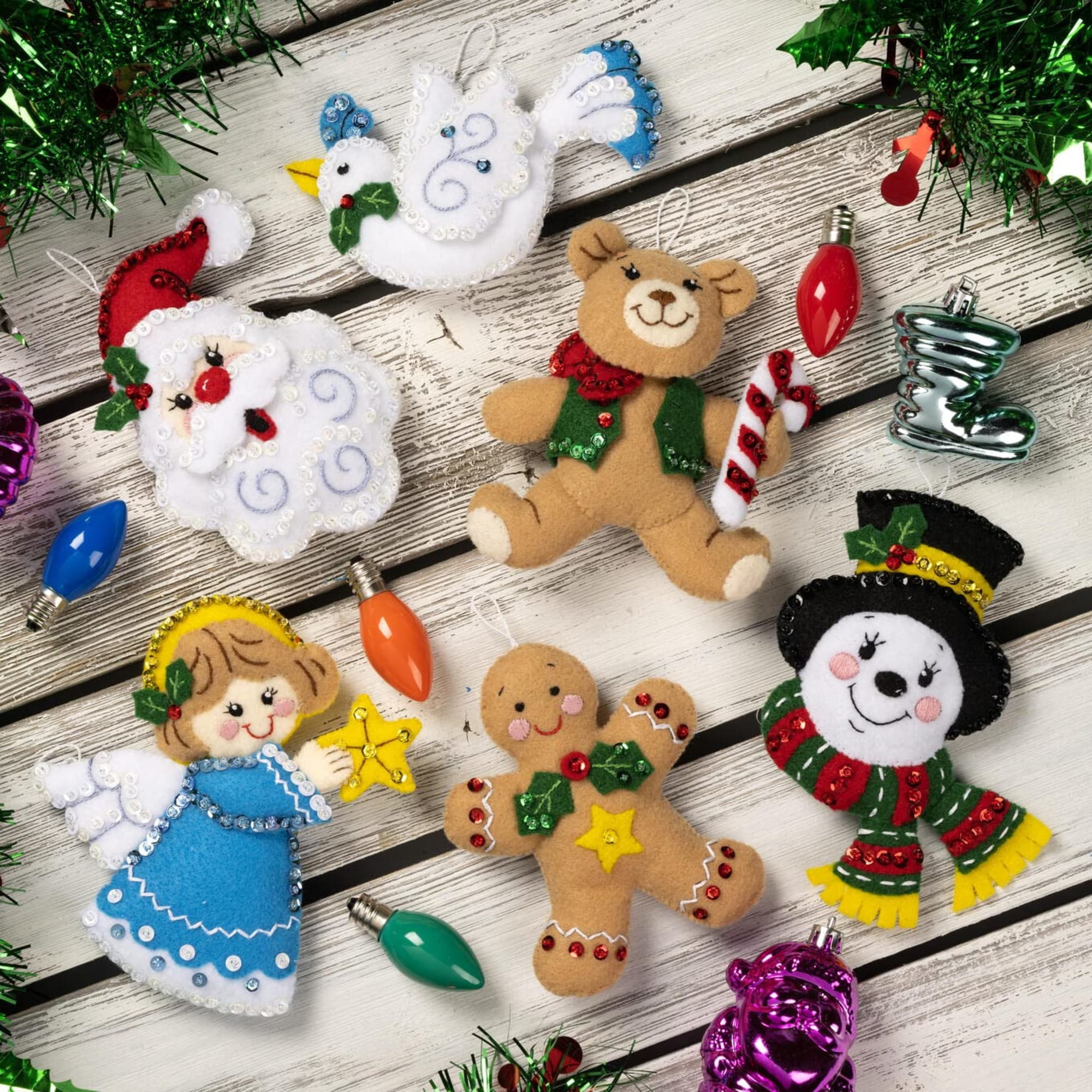 Bucilla Holiday Favorites 6 Count Felt Applique Ornament Kit